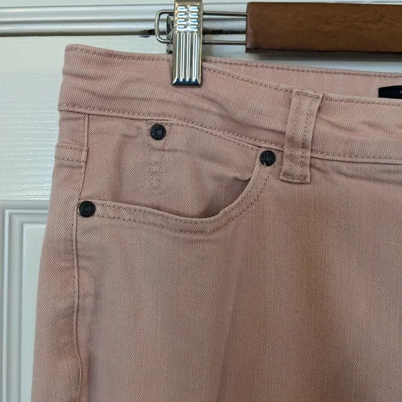 *Sold*ALBOTS Outlet Simply Flattering 5 Pocket Jeans - Picture 5 of 9